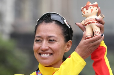 Johana Ordoñez de Ecuador celebra luego de ganar la medalla de oro este domingo en la final femenina de marcha 50 km de los Juegos Panamericanos Lima 2019, en Lima (Perú). EFE/Martin Alipaz