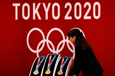 La organización de los Juegos Olímpicos y Paralímpicos de Tokio 2020 reveló este lunes las 30 instalaciones donde se podrá ver la retransmisión en directo de las competiciones y que estarán ubicadas en más de una veintena de ciudades del país.EFE/EPA/KIMIMASA MAYAMA/Archivo