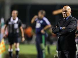 Roberto Mosquera deja el banquillo de Royal Pari. EFE/Keiny Andrade