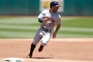 En la imagen, el jugador de los Astros de Houston José Altuve. EFE/John G. Mabanglo/Archivo