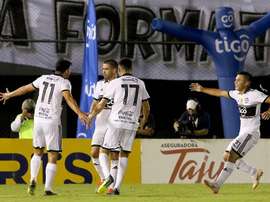 Olimpia adelanta a Libertad en la tabla del Clausura. EFE
