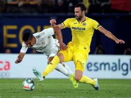 Casemiro (L) saw yellow in Villarreal, but it has now been rescinded. EFE