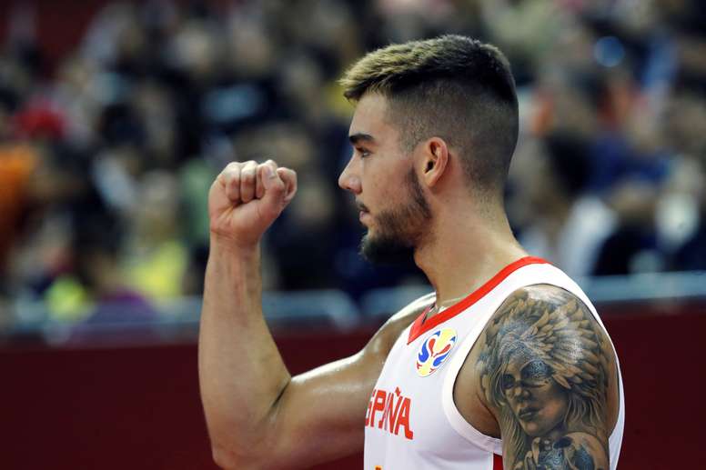 El pívot de la selección española Willy Hernangómez Geuer celebra una acción durante el partido ante Polonia correspondiente a los cuartos de final del Mundial de Baloncesto de China, disputado este martes en el Shangai Oriental Sports Center de la ciudad china de Shangai. EFE/Juan Carlos Hidalgo