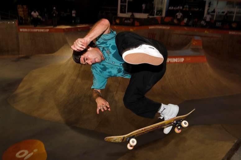 Pedro Barros de Brasil participa en un entrenamiento este martes, antes de competir en el Campeonato Mundial de Skate en la modalidad park, en el Parque Cándido Portinari, en la ciudad de Sao Paulo (Brasil). EFE/Sebastião Moreira