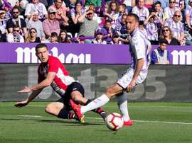 De Marcos, seria duda ante el Alavés. EFE