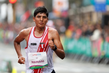 En la imagen un registro del marchista José Carlos Mamani, uno de los tres atletas que representarán a Perú en los Mundiales de atletismo de Doha, que se disputarán del 27 de septiembre al 6 de octubre próximos. EFE/Paolo Aguilar/Archivo