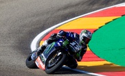 El piloto español Maverick Viñales, del equipo Monster Energy, durante los entrenamientos libres de Moto GP en el circuito de Motorland en Alcañiz (Teruel) para el Gran Premio de Aragón. EFE/Antonio Garcia