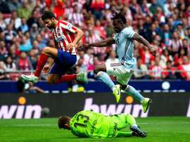 Diego Costa fue intervenido con éxito, informó el Atlético. EFE