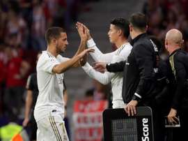 Several clubs have shown interest in signing James Rodriguez (R). EFE