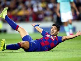 Luis Suarez could go to surgery because of his recurring knee problems. EFE
