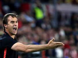 Lopetegui et la reconstruction du mur. EFE/Julio Muñoz/Archivo
