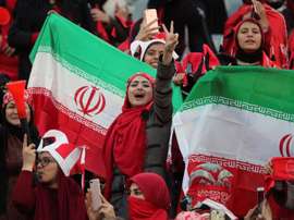 Las aficionadas a Irán no tendrán que camuflarse y podrán ver el choque. EFE