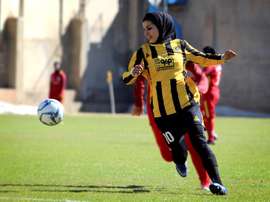 El fútbol femenino avanza a paso lento en Irán. EFE