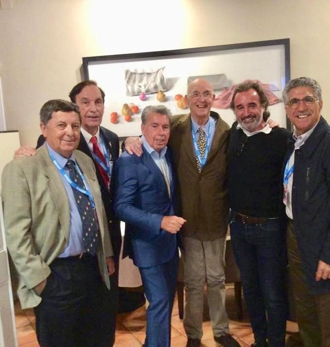Los extenistas José Luis Arilla (i), Juan Gisbert (2i) Manolo Santana (3i), Andrés Gimeno (4i), Manolo Orantes (d) y Juan Luis Rascón, Presidente de laFfederación ;Madrileña de tenis (d). EFE