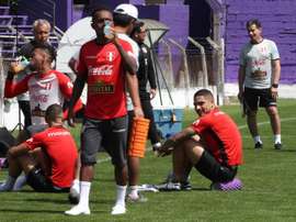 Perú se entrenó en Montevideo. EFE