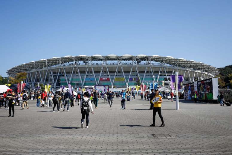 Los organizadores de la Copa Mundial de Rugby que se disputa en Japón anunciaron hoy la cancelación de dos partidos que se iban a disputar este sábado por el impacto de un violento tifón que se aproxima al país. EFE/MARK R. CRISTINO