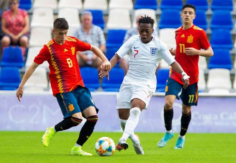 Inglaterra Y Escocia Pujan Por El Mini Messi Del Celtic Besoccer