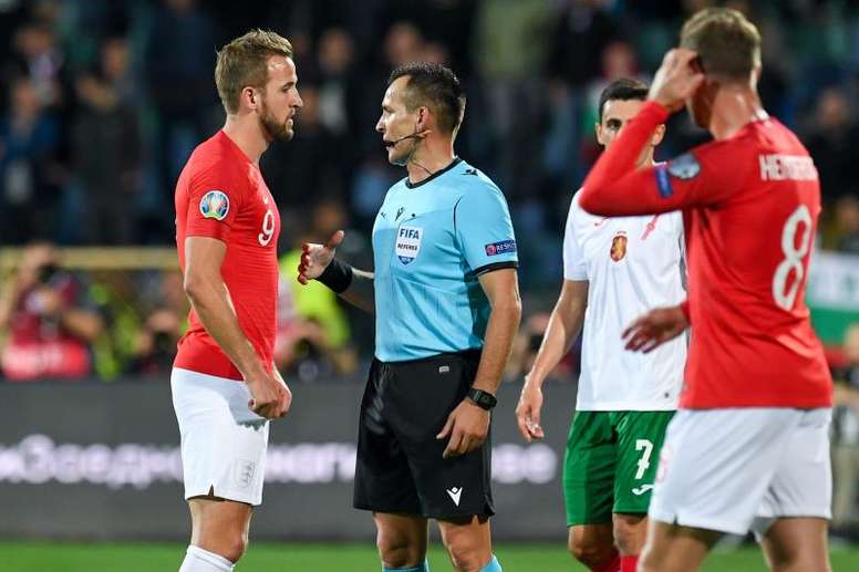 Racist Abuse Twice Halts England S 6 0 Victory In Bulgaria Besoccer