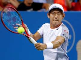 El tenista japonés Yoshihito Nishioka eliminó al estadounidense Taylor Fritz, tercer cabeza de serie, para acceder a los cuartos de final del torneo de Estocolmo en el que también fue eliminado el búlgaro Grigor Dimitrov.EFE/EPA/ERIK S. LESSER/Archivo