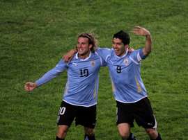 Suárez, Lugano y Menotti estarán en despedida de Forlán en Uruguay. EFE