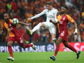 Muslera y Valverde, los 'otros' protagonistas en Estambul. EFE/EPA/TOLGA BOZOGLU
