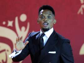 Le subtil tacle de Samuel Eto'o à Salah. EFE