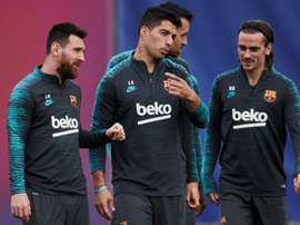 Il Barcellona si allena al completo. EFE