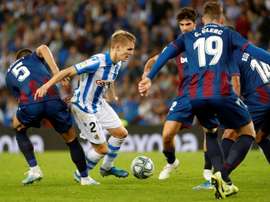 Pogba, Fabian and Valverde, all in Real Sociedad's side for Odegaard. EFE