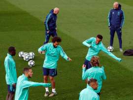 Zidane já conta com convocados e espera Bale. EFE/Emilio Naranjo