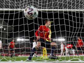 Pau Torres acabó más que contento tras debutar con gol. EFE