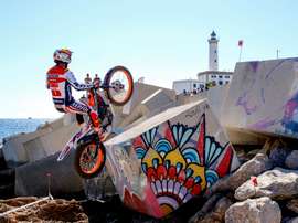 El piloto español Toni Bou (Montesa) no se cansa de ganar y este sábado se impuso en el trial de la isla francesa de Reunión. EFE/Sergio Cañizares/Archivo