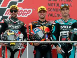 El surafricano Brad Binder ,(C) logró la victoria en el Gran Premio de la Comunitat Valenciana de Moto2 que se ha disputado este domingo en el circuito Ricardo Tormo de Cheste, por delante del suizo Thomas Luthi (izq) y el valenciano Jorge Navarro, dcha, (Speed Up), lo que matemáticamente le da el subcampeonato mundial de la categoría.EFE/ Kai Försterling