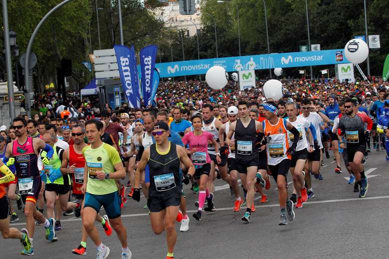 Miles de participantes toman la salida del Movistar Medio Maratón de Madrid. EFE/Víctor Lerena/Archivo