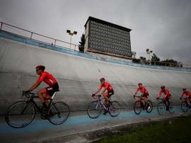 El equipo Avena Polaca compite en la primera etapa de la Vuelta a Ecuador este lunes, en Quito (Ecuador). EFE/ José Jácome
