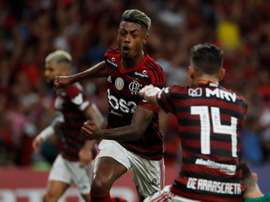 Miles de hinchas arroparon a Flamengo camino a Lima. EFE