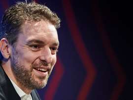 La fractura en el pie izquierdo que sufrió en mayo pasado el pívot español Pau Gasol ha sido determinante para frustrar su continuidad en las filas de los Trail Blazers de Portland y a la vez para animar su futuro rol como ayudante del técnico Terry Stotts.. EFE/ Alejandro García/Archivo