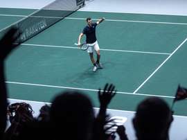 El tenista de Gran Bretaña Jamie Murray, que forma pareja con Neal Skupski ante los de Kazajistán Mikhail Kukushkin y Alexander Bublik durante su partido de dobles de la Copa Davis, este jueves en la Caja Mágica de Madrid. EFE/Rodrigo Jiménez