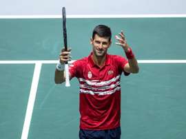 El tenista serbio Novak Djokovic ante el francés Benoît Paire, correspondiente a la cuarta jornada de la Copa Davis que se disputa en las instalaciones de la Caja Mágica, en Madrid. EFE/ Rodrigo Jiménez