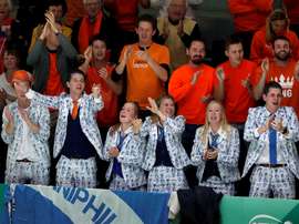 La afición holandesa anima a su compatriota Tallon Griekspoor ante el británico Andy Murray en la Caja Mágica de Madrid. EFE/Chema Moya/Archivo
