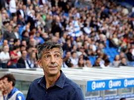 Imanol, nada contento tras la primera derrota de la Real Sociedad. EFE/Javier Etxezarreta