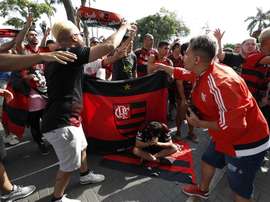 La afición de Flamengo toma las calles de Lima. EFE