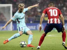 Arturo Vidal e Ivan Rakitic na mira do Inter. EFE/Mariscal