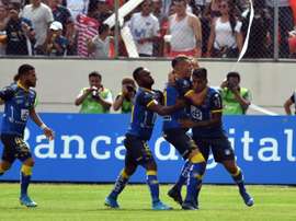 Delfín da el primer golpe ante Macará. EFE