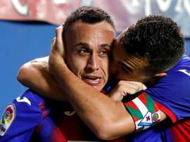 Orellana superó a Bravo como el chileno con más partidos en LaLiga. EFE