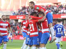 L'Hospitalet mide la profundidad del Granada. EFE/Pepe Torres
