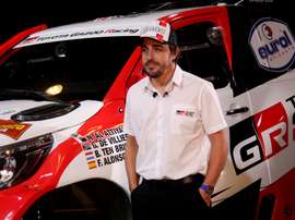 El piloto español Fernando Alonso, del equipo Toyota Gazoo Racing, durante el anuncio de su participación en la edición 2020 del rally Dakar. EFE/Carlos Mateos/Archivo