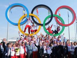 Puños en alto, pulgares hacia arriba, manos alzadas al cielo azul de Sochi. Treinta y tres medallas olímpicas celebradas por Vladímir Putin, presidente ruso, y por la élite de sus jóvenes deportistas. Un ejército de ganadores que fue a la batalla con las cartas marcadas. EFE/EPA/MIKHAIL KLIMENTIEV/RIA NOVOSTI/Archivo