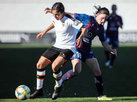 Mónica Flores compagina los entrenamientos con sus estudios. EFE