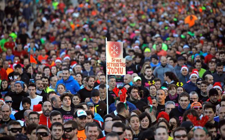 Un total de 675.867 personas despiden el año corriendo en España en alguna de las 1.261 carreras de San Silvestre que se celebran en todo el país, según un estudio de la empresa energética EDP. EFE/ Alberto Morante/Archivo