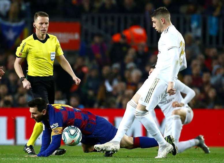 Valverde A Constant Threat To Ter Stegen During El Clasico Besoccer